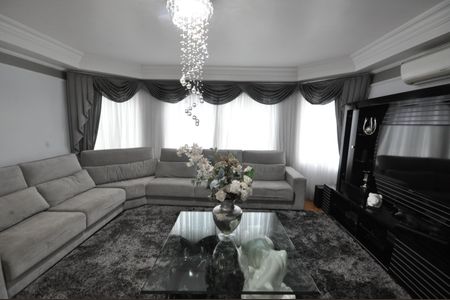 Casa à venda com 345m², 4 quartos e 10 vagasSala