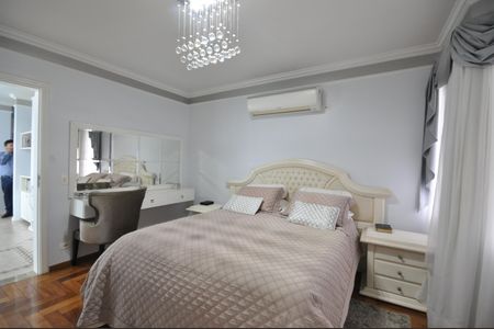 Casa à venda com 345m², 4 quartos e 10 vagasSuíte Master