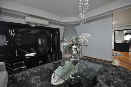 Casa à venda com 345m², 4 quartos e 10 vagasSala