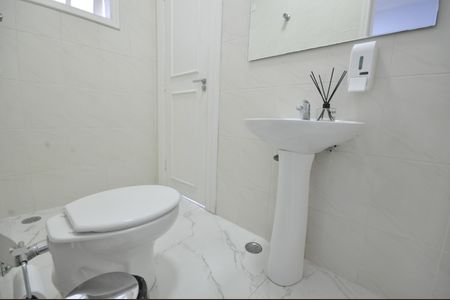 Casa à venda com 345m², 4 quartos e 10 vagasBanheiro de Serviço