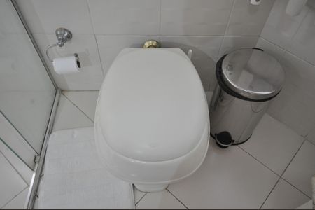 Casa à venda com 345m², 4 quartos e 10 vagasBanheiro da Suíte Master