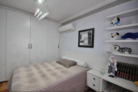 Casa à venda com 345m², 4 quartos e 10 vagasSuíte 2