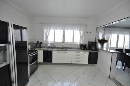 Casa à venda com 345m², 4 quartos e 10 vagasCozinha