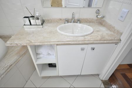 Casa à venda com 345m², 4 quartos e 10 vagasBanheiro da Suíte Master