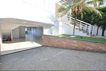 Casa à venda com 345m², 4 quartos e 10 vagasGaragem