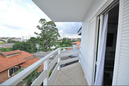 Casa à venda com 345m², 4 quartos e 10 vagasSacada da Sala de TV