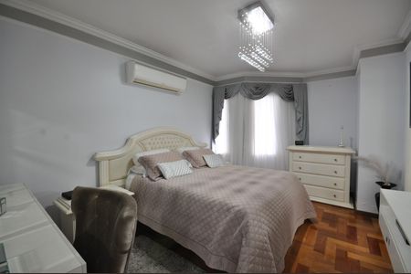 Casa à venda com 345m², 4 quartos e 10 vagasSuíte Master