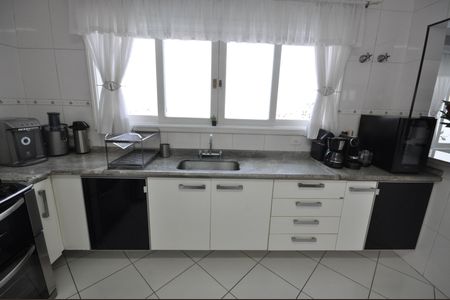 Casa à venda com 345m², 4 quartos e 10 vagasCozinha