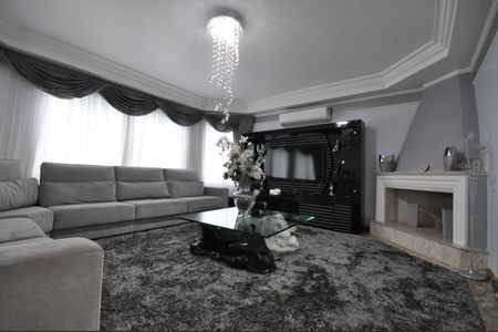 Casa à venda com 345m², 4 quartos e 10 vagasSala