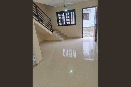 Casa de Condomínio para alugar com 2 quartos, 64m² em Jardim Las Palmas, Guarujá