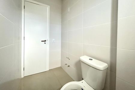 Apartamento para alugar com 61m², 2 quartos e 1 vaga Apartamento para alugar com 61m², 2 quartos e 1 vagaBanheiro social