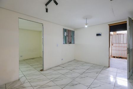 Sala de casa para alugar com 1 quarto, 60m² em Parque Pinheiros, Taboão da Serra