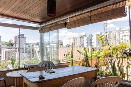 Apartamento à venda com 180m², 3 quartos e 2 vagas Apartamento à venda com 180m², 3 quartos e 2 vagasEspaço Gourmet