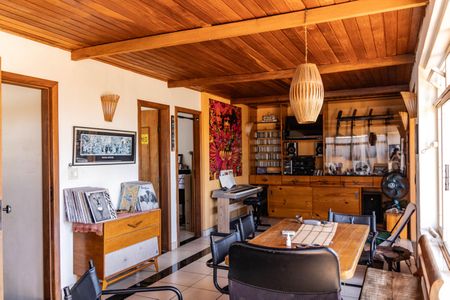 Apartamento à venda com 180m², 3 quartos e 2 vagas Apartamento à venda com 180m², 3 quartos e 2 vagasCobertura