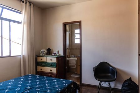 Apartamento à venda com 180m², 3 quartos e 2 vagas Apartamento à venda com 180m², 3 quartos e 2 vagasSuíte