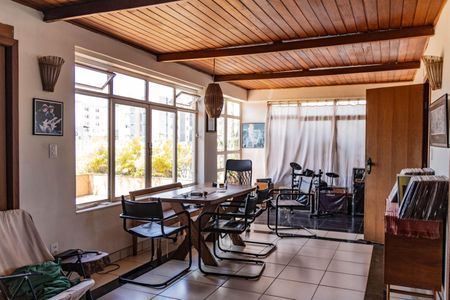 Apartamento à venda com 180m², 3 quartos e 2 vagas Apartamento à venda com 180m², 3 quartos e 2 vagasCobertura