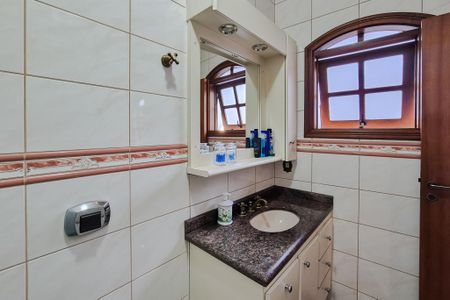 Casa à venda com 260m², 3 quartos e 4 vagasBanheiro da Suíte 2