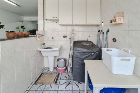 Casa à venda com 260m², 3 quartos e 4 vagasÁrea de Serviço