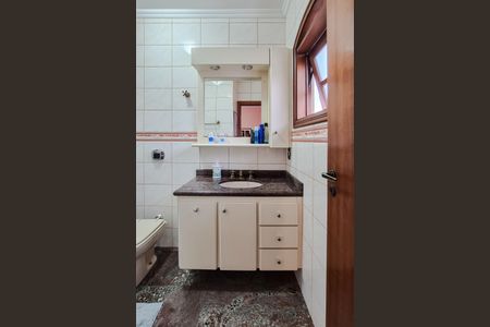 Casa à venda com 260m², 3 quartos e 4 vagasBanheiro da Suíte 2