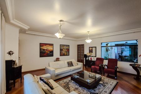 Casa à venda com 260m², 3 quartos e 4 vagasSala