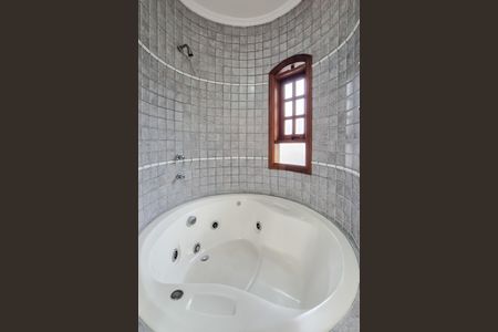 Casa à venda com 260m², 3 quartos e 4 vagasBanheiro da Suíte 1