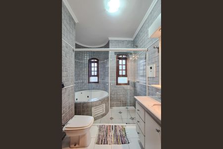 Casa à venda com 260m², 3 quartos e 4 vagasBanheiro da Suíte 1