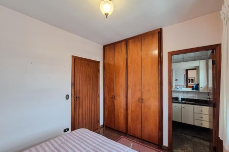 Casa à venda com 260m², 3 quartos e 4 vagasSuíte 2