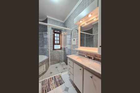 Casa à venda com 260m², 3 quartos e 4 vagasBanheiro da Suíte 1