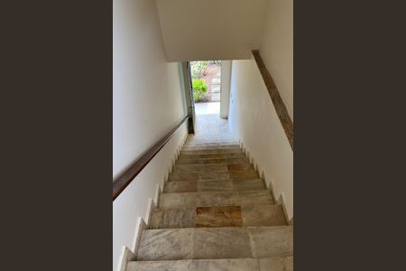 Casa para alugar com 135m², 3 quartos e 4 vagasEscadas