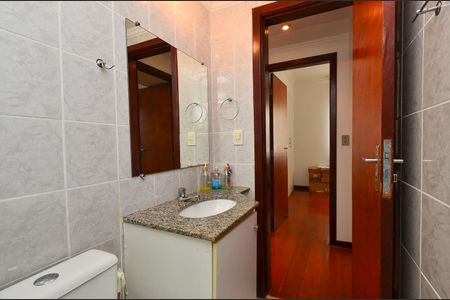 Apartamento à venda com 55m², 2 quartos e 1 vaga Apartamento à venda com 55m², 2 quartos e 1 vagaBanheiro social
