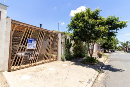 Casa à venda com 120m², 3 quartos e 3 vagas Casa à venda com 120m², 3 quartos e 3 vagasFachada