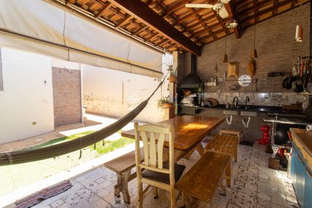 Casa à venda com 120m², 3 quartos e 3 vagas Casa à venda com 120m², 3 quartos e 3 vagasÁrea externa