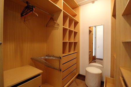 Apartamento à venda com 195m², 4 quartos e 3 vagasCloset da Suíte 2