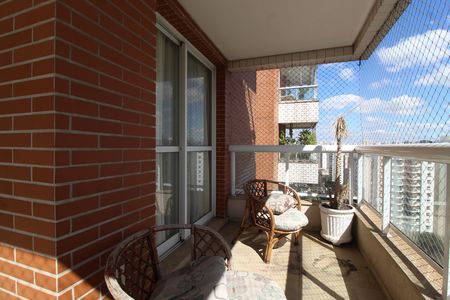 Apartamento à venda com 195m², 4 quartos e 3 vagasVaranda