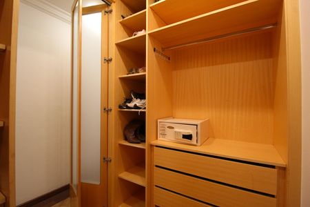 Apartamento à venda com 195m², 4 quartos e 3 vagasCloset da Suíte 2