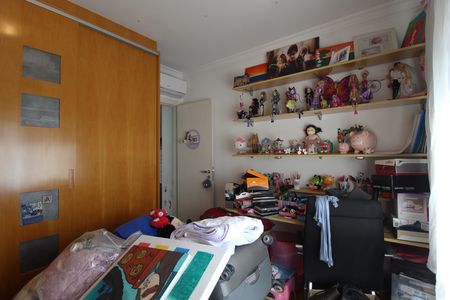 Apartamento à venda com 195m², 4 quartos e 3 vagasQuarto 2
