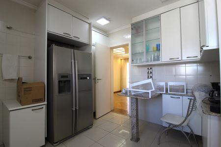 Apartamento à venda com 195m², 4 quartos e 3 vagasCozinha