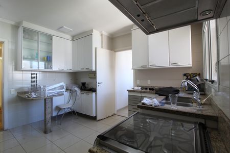 Apartamento à venda com 195m², 4 quartos e 3 vagasCozinha