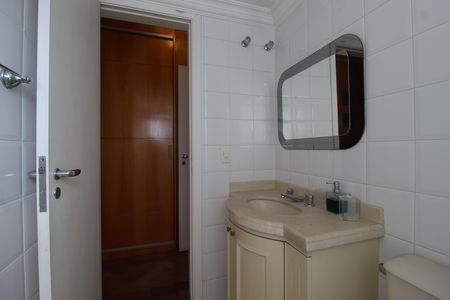Apartamento à venda com 195m², 4 quartos e 3 vagasBanheiro da Suíte 1