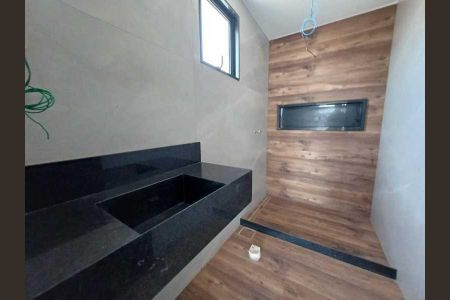 Casa de condomínio à venda com 240m², 4 quartos e 2 vagas