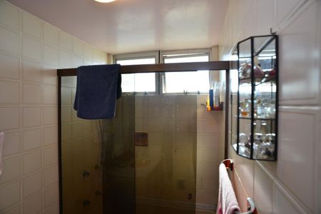 Apartamento à venda com 251m², 3 quartos e 2 vagas Apartamento à venda com 251m², 3 quartos e 2 vagasBanheiro da Suíte