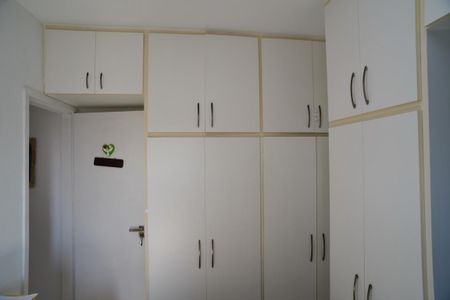 Apartamento à venda com 251m², 3 quartos e 2 vagas Apartamento à venda com 251m², 3 quartos e 2 vagasEscritório