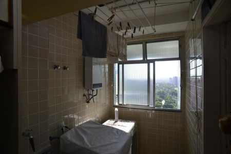 Apartamento à venda com 251m², 3 quartos e 2 vagas Apartamento à venda com 251m², 3 quartos e 2 vagasÁrea de Serviço