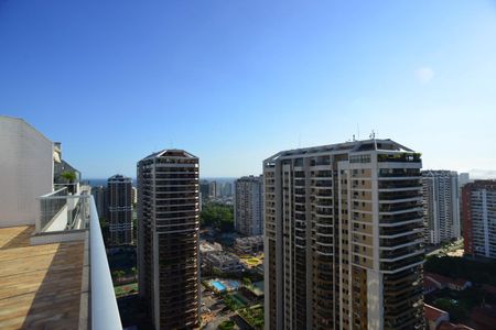 Apartamento à venda com 251m², 3 quartos e 2 vagas Apartamento à venda com 251m², 3 quartos e 2 vagasTerraço