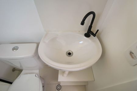 Banheiro de kitnet/studio para alugar com 0 quarto, 19m² em Vila Ema, São Paulo