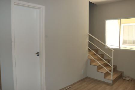 Casa para alugar com 2 quartos, 60m² em Parque Rizzo, Cotia