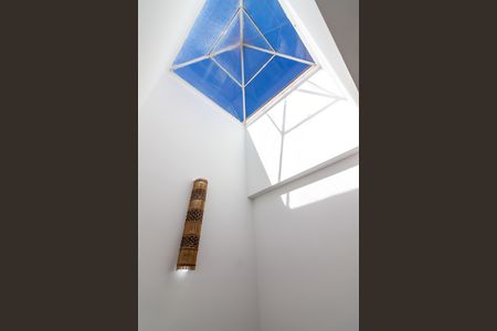 Casa de condomínio para alugar com 140m², 3 quartos e 3 vagasEscada