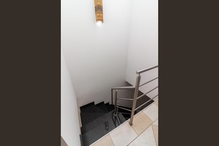 Casa de condomínio para alugar com 140m², 3 quartos e 3 vagasEscada