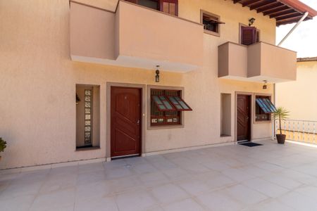 Casa de condomínio para alugar com 140m², 3 quartos e 3 vagasFachada da Casa