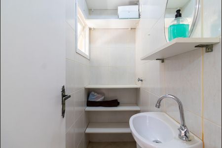 Casa de condomínio para alugar com 140m², 3 quartos e 3 vagasBanheiro de Serviço